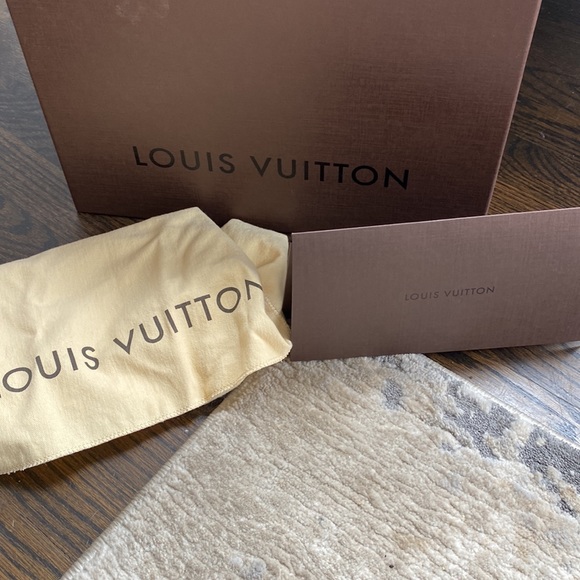 Louis Vuitton LV HOXTON GM purse handbag clutch crossbody - Picture 15 of 16